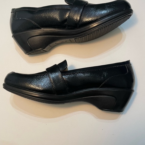 Naturalizer Women's Classic Black Loafers Size 9.5M SB-5 - Picture 6 of 10